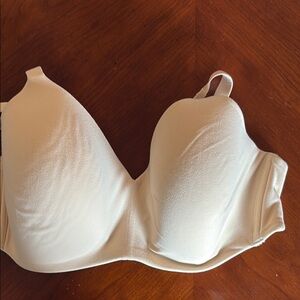 Wacoal 38d no underwires‎ soft